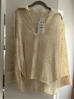 Zara ZW Collection Cream Eyelet V-Neck 3/4 Sleeve Blouse NWT M